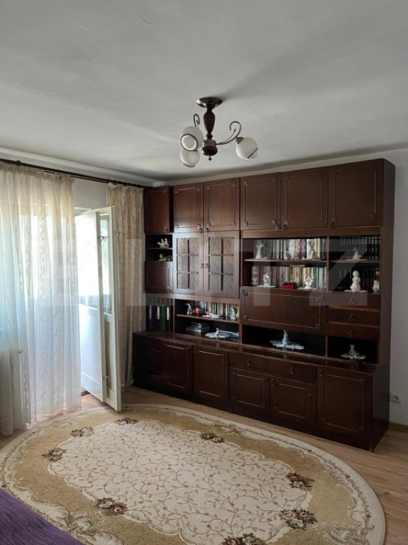Apartament de vanzare, cu 3 camere, semidecomandat - in Vatr