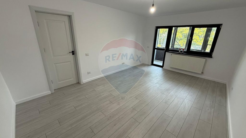 Apartament cu 3 camere B.dul Bucuresti
