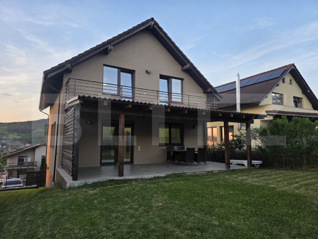 Casa 5 camere, 170 mp utili, zona Corunca