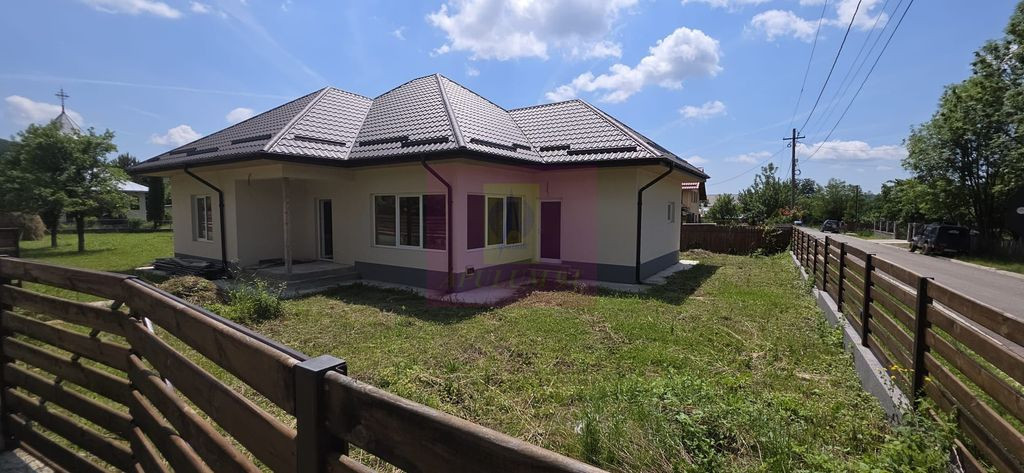 Casa de vanzare cu 4 camere in Brebu