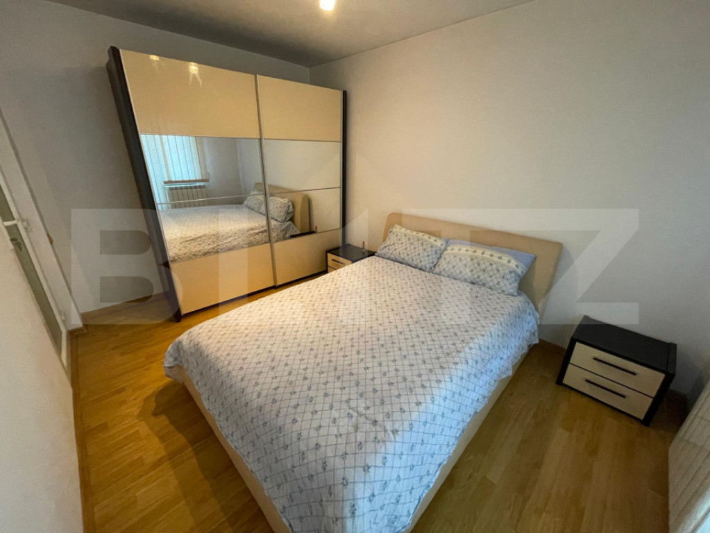 Centru Petroșani | 3 camere decomandat | Vedere spre Parân
