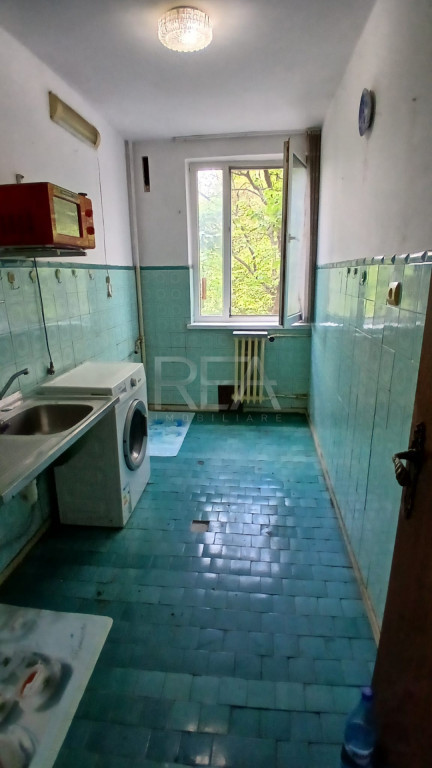 3 camere - etaj 2 - Alexandru Obregia, Straduintei