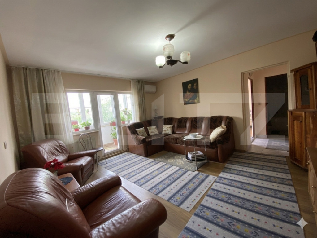 APARTAMENT 3 CAMERE DE VANZARE , DECOMANDAT , ZONA CENTRALA