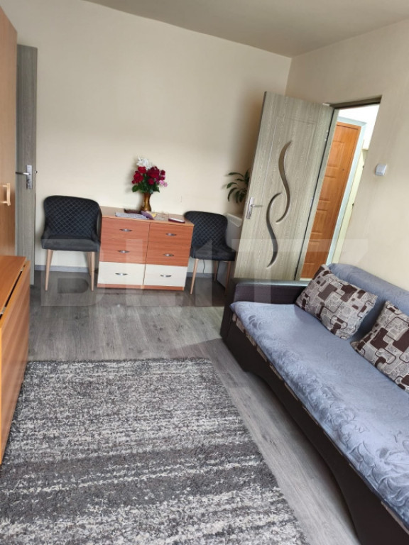 Apartament 3 camere, semidecomandat, 48 mp, balcon – Dealu
