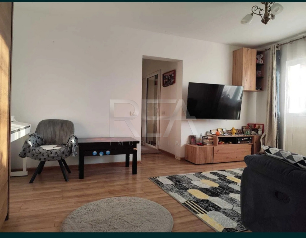 4 camere decomandat | 85 mp | Renovat complet | Etaj 3 | -