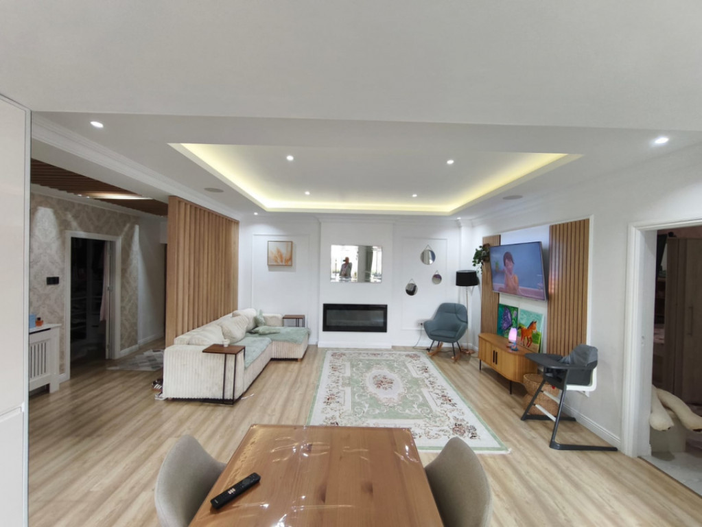 Apartament 3 camere, etaj 2, zona ultracentrala, bloc nou,