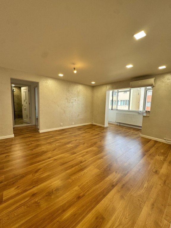 Apartament 3 camere, 64 mp, renovat integral, etaj 3, zona G