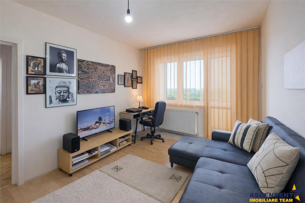 Panorama spectaculoasa:apartament 2 camere garaj,Aleea Carpa