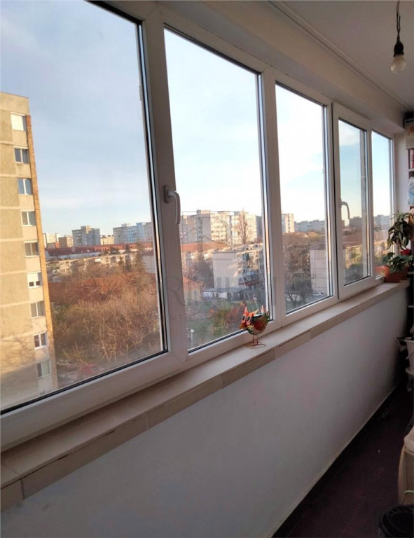TORONTALULUI - ETAJ 6 - LIFT - 3 CAMERE - DEBARA - DECOMANDA