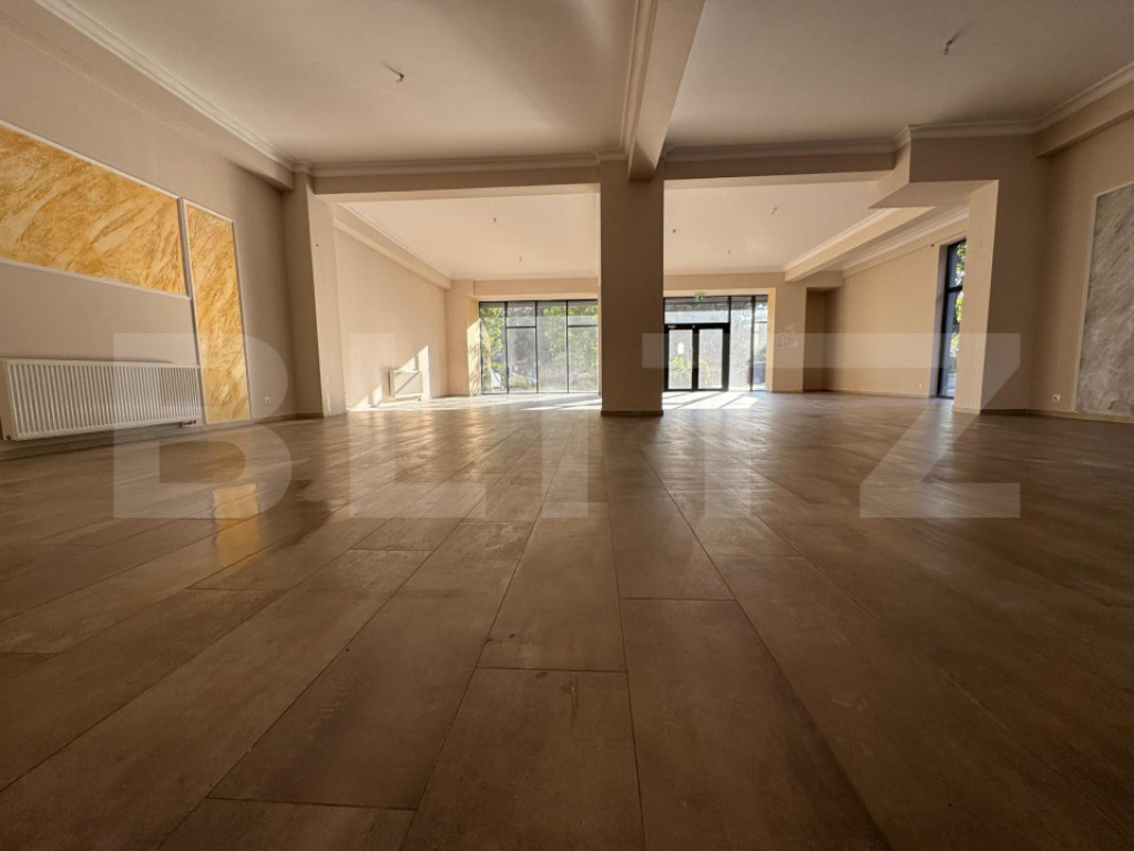 Spatiu comercial central, 161 mp, open space, 2 locuri de pa