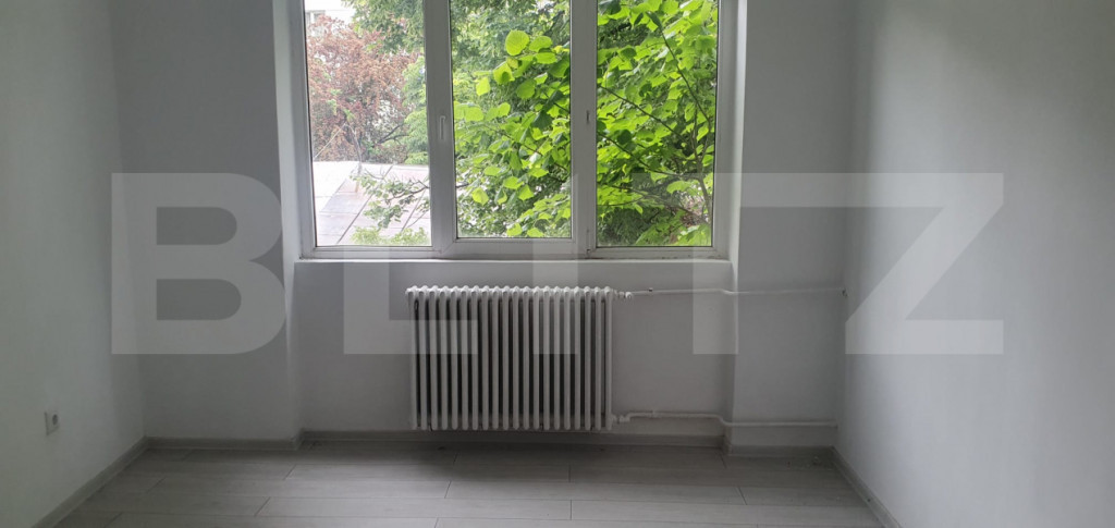 Apartament cu 3 camere, semidecomandat, renovat, nemobilat i