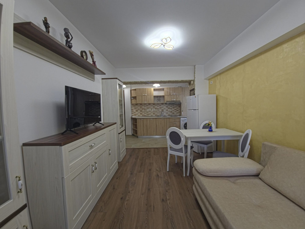 Mamaia apartament 2 camere renovat loc parcare
