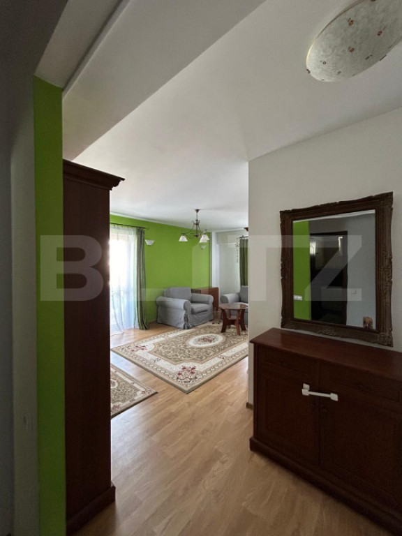 Apartament 3 camere, decomandat, zona Zamca