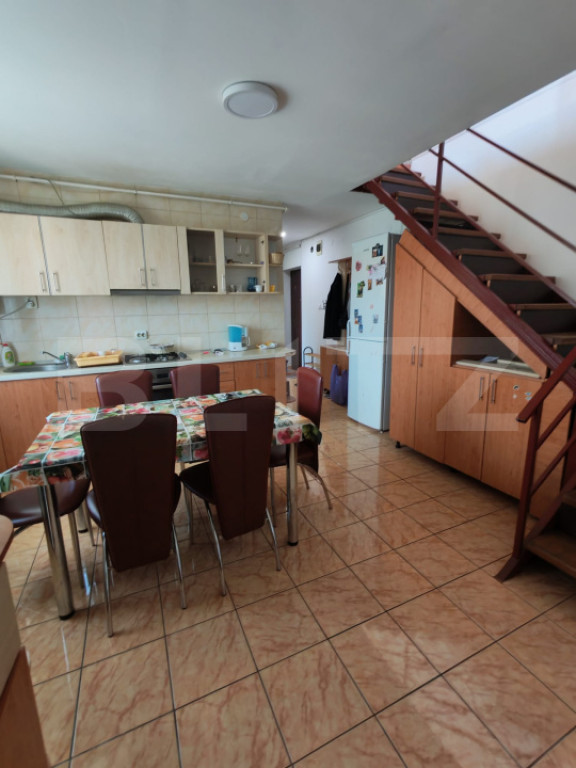 Apartament de vanzare, 4 camere - zona Decebal