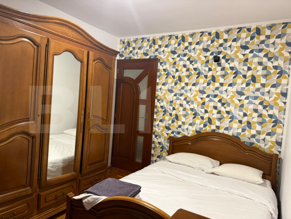 1 camera decomandată de inchiriat într-un apartament cu 4