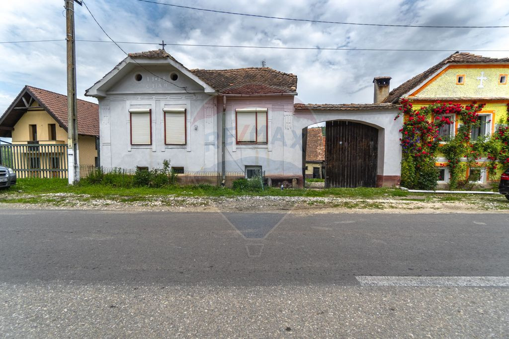 Casă tradițională cu teren de 1.995 mp în Jibert, | C...