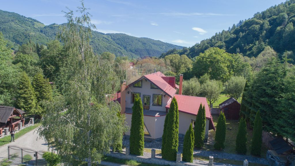 Casă de vacanță cu 9 camere de vânzare Moieciu de Jos