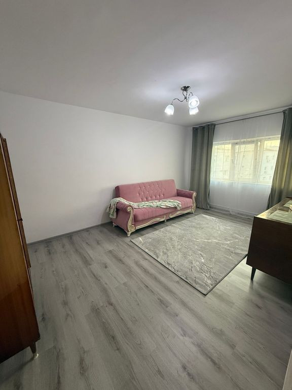 De vanzare apartament cu 2 camere, etaj 4/4, recent renov...