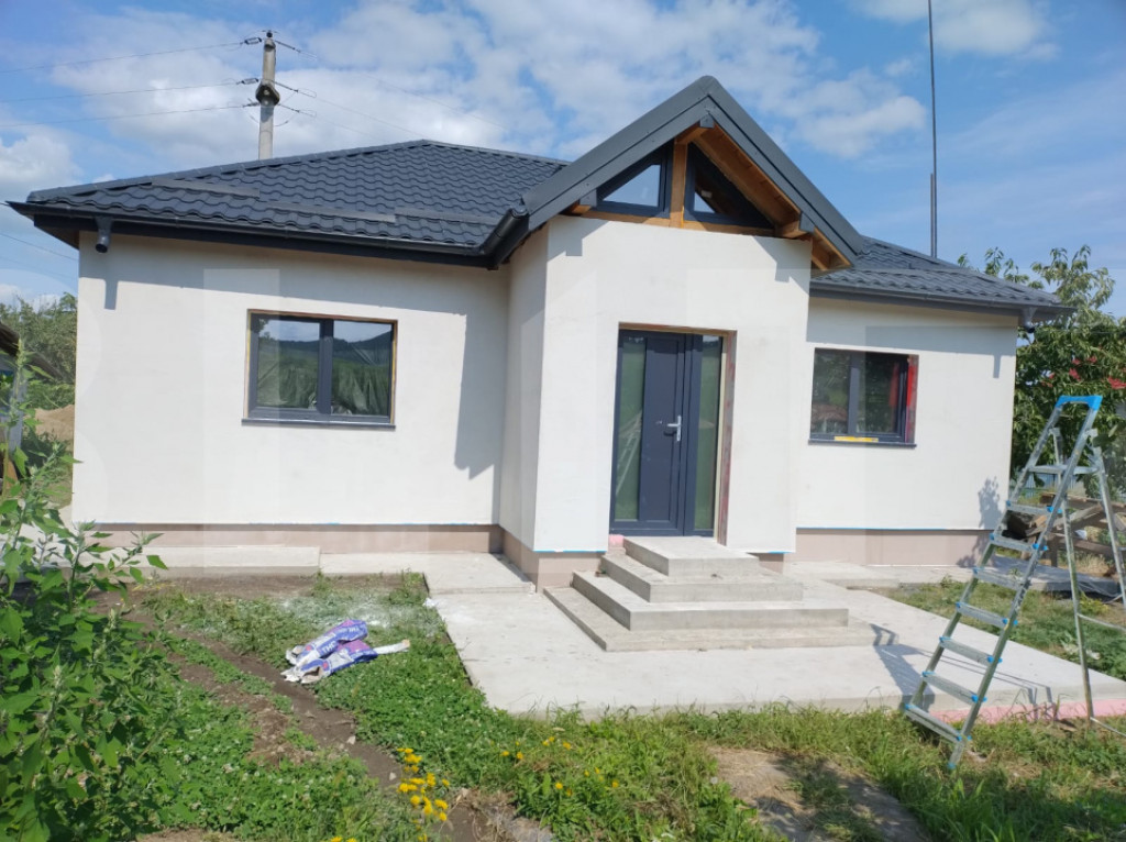 Casă individuală 85 mp +teren 1200 mp, la strada principal