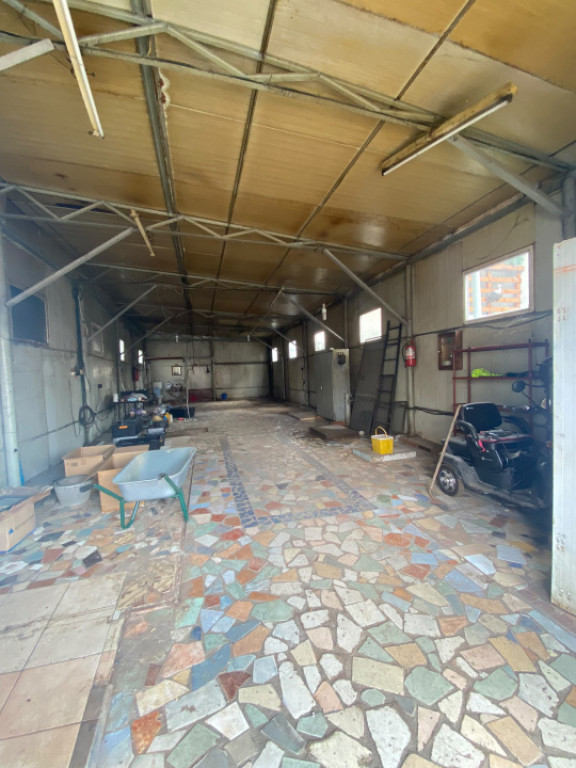 Spatiu comercial tip hala, 100 mp, zona Craiovita