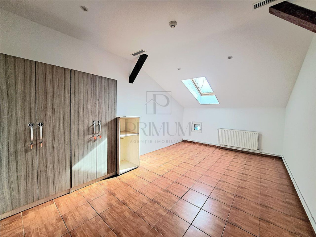 Spatiu birouri 5 camere la mansarda 160 mp - Semicentral