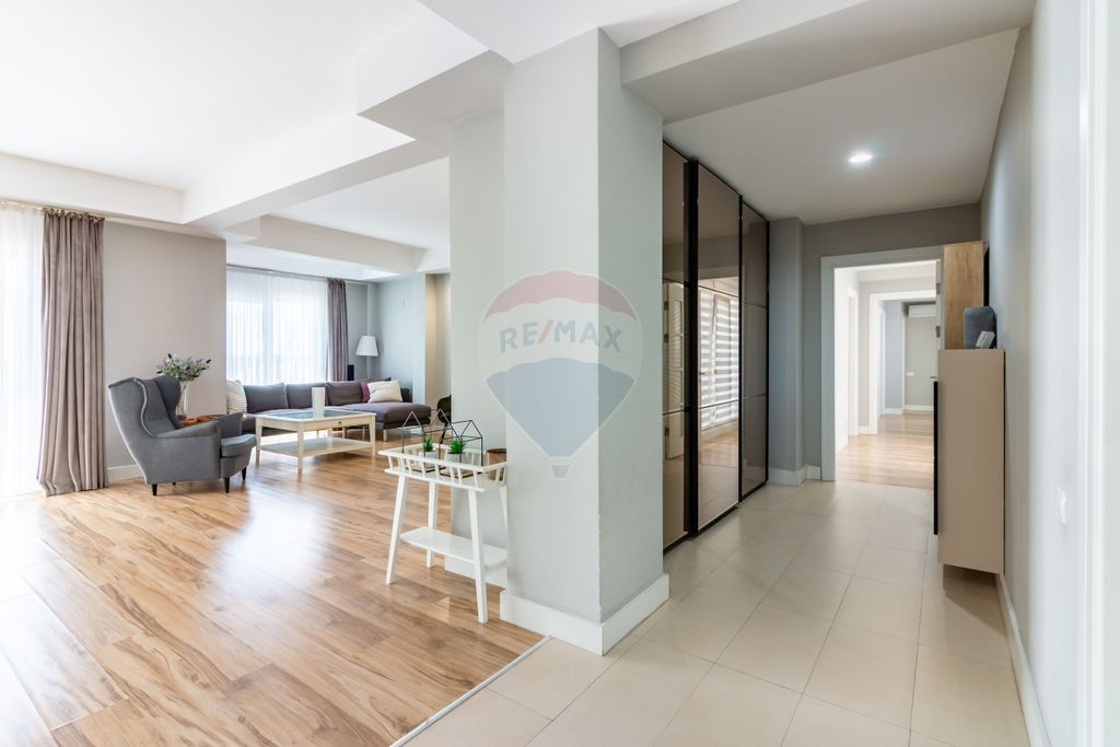 Apartament cu 4 camere de vanzare in Cosmopolis, parcare,...