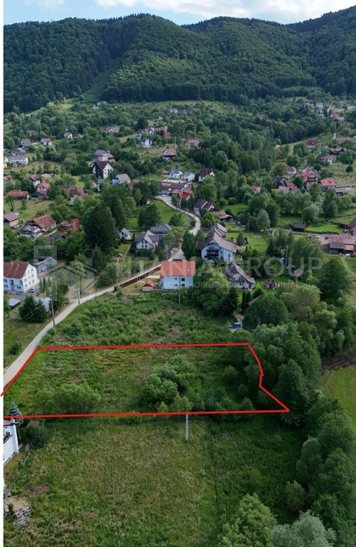 Teren 2.797 mp cu priveliște montană și potențial tur...