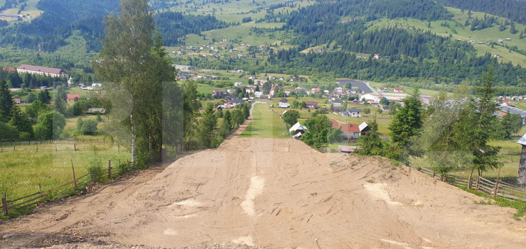Teren 9.755 mp, intravilan, parcelabil, zona Vatra Dornei