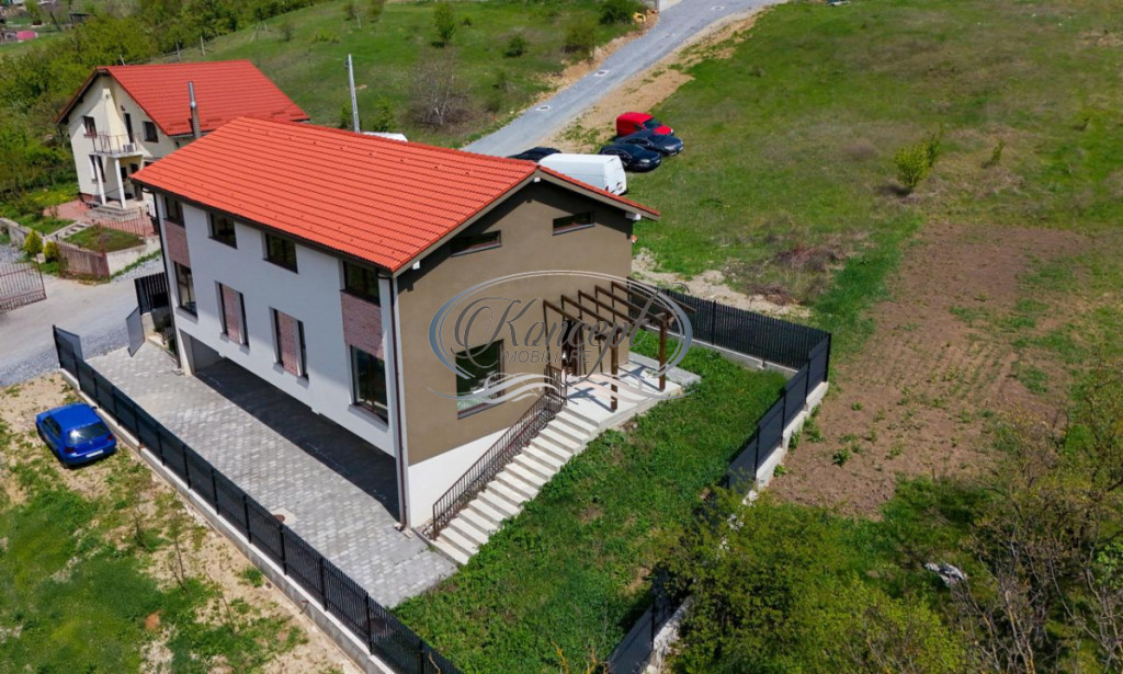 Duplex cu garaj pe strada Oasului