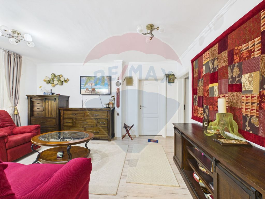 Oportunitate - 2 Apartamente 4 + 2 camere - Zona 13 Septe...
