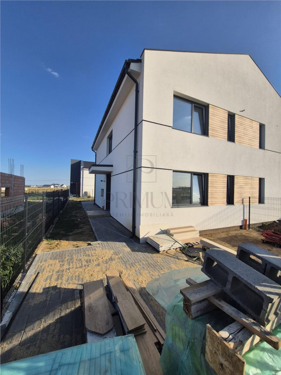 Duplex superb cu 4 dormitoare - teren 330 mp - locatie foart