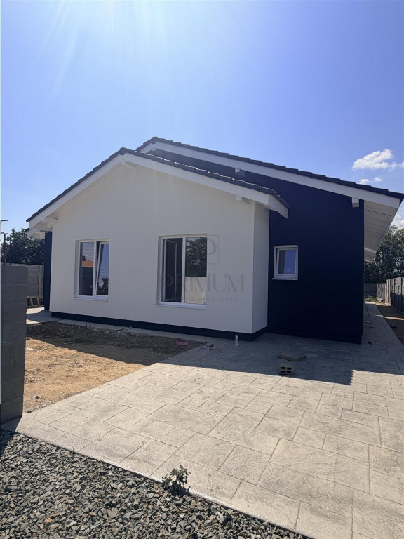 Duplex spatios - 3 dormitoare - asfalt - 415 mp teren