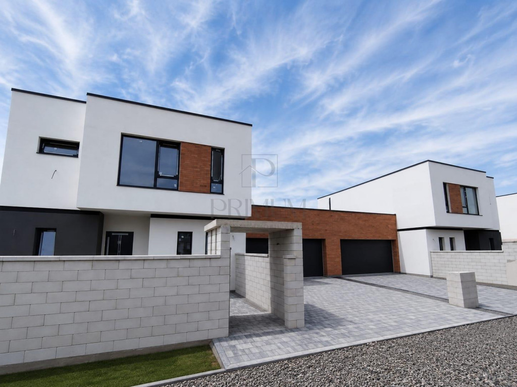 CASE INDIVIDUALE SEPARATE PRIN GARAJ - DESING MODERN - 540 M