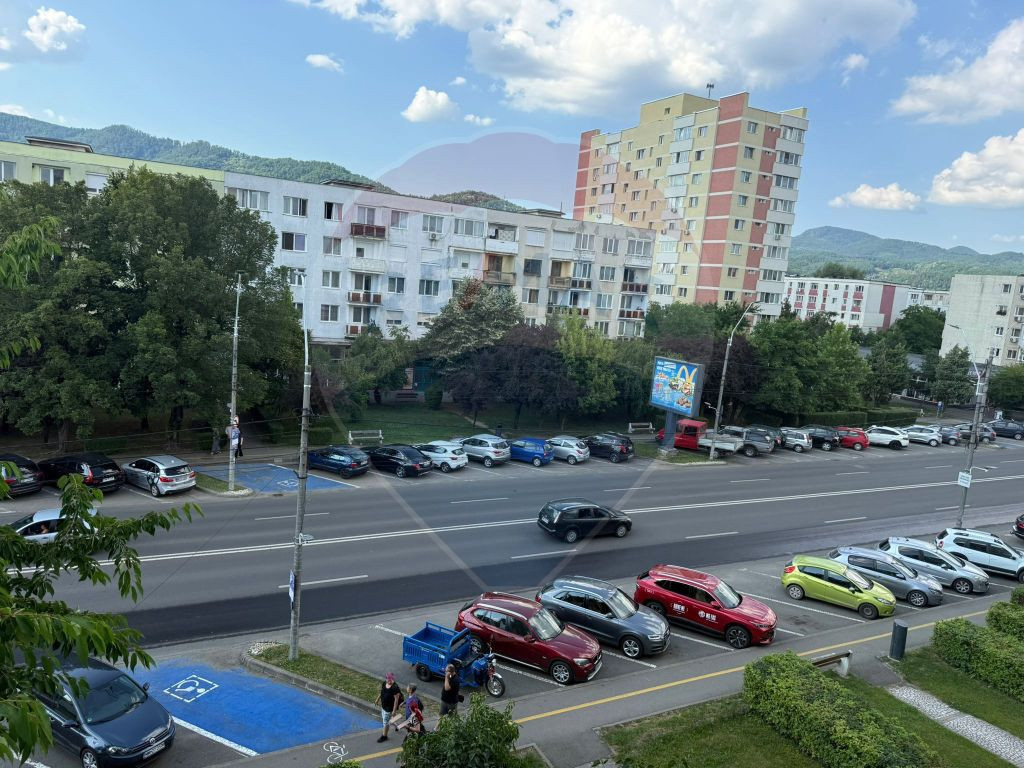Chirie ap 3 Camere cu loc de parcare inclus bld. Bucuresti