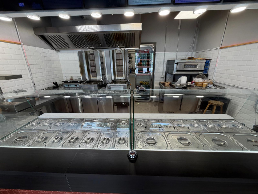 Restaurant/Fast-Food complet echipat, 100 mp, zona Ultracent