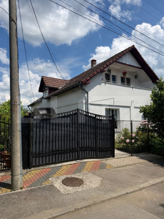 Casă individuală în oraș, 130 mp, 400 mp teren, zona Dec