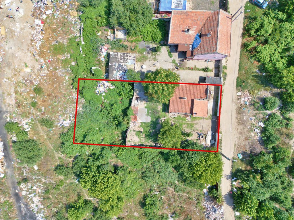 Casă de renovat sau demolat, cu teren de 601 mp, în Arad