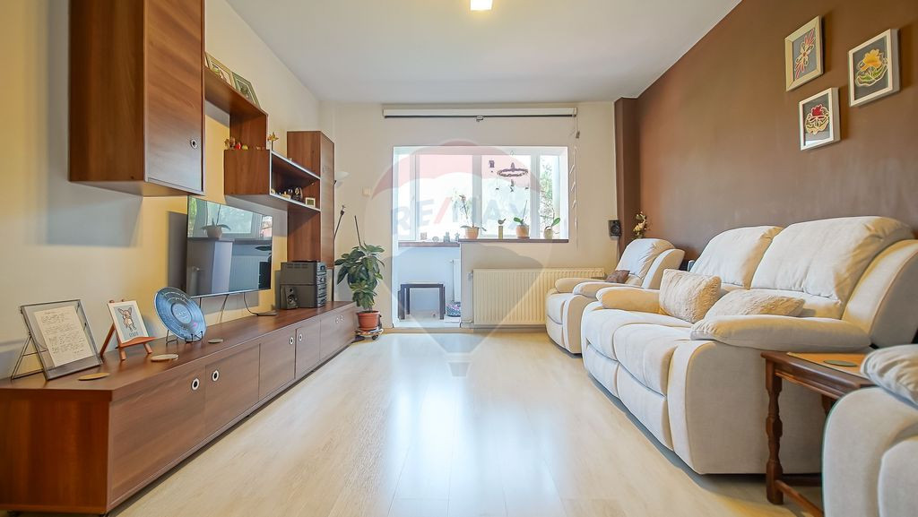 Apartament decomandat 3 camere, 2 băi și parcare – Pi...