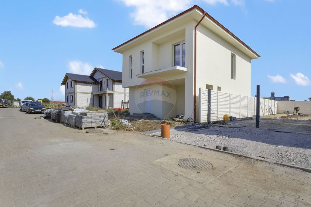 Vilă cu piscină de vânzare în cartierul Gai, Arad
