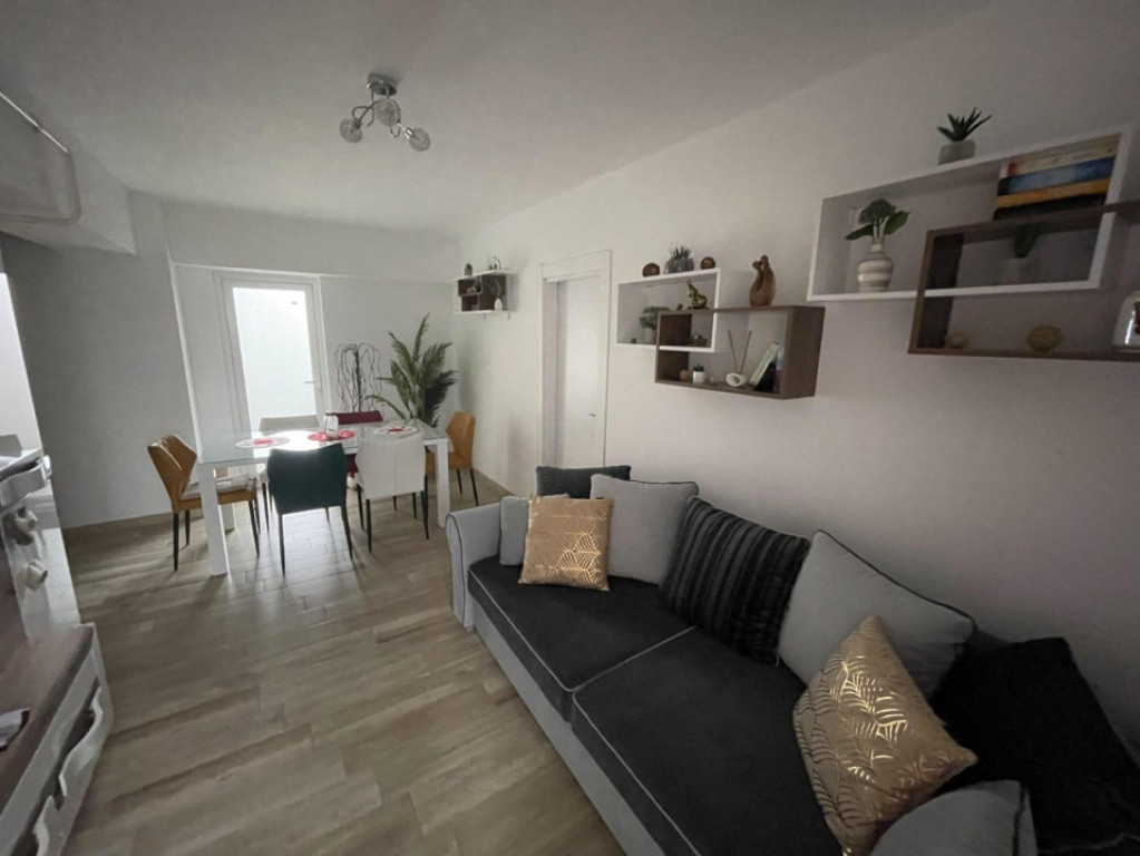 Apartament 3 camere, decomandat 80 mp, zona Garii - Rovine R