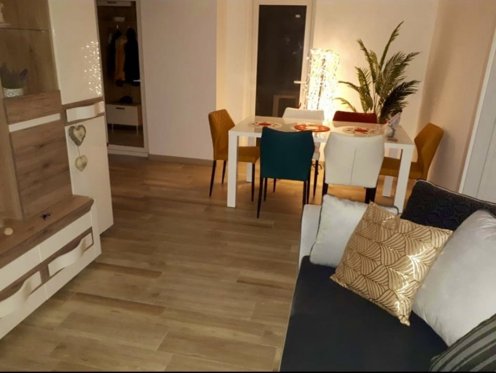 Apartament 3 camere, decomandat 80 mp, zona Garii - Rovine R