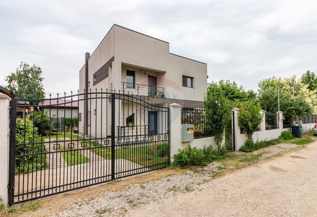 Casă gata de mutat, 5 cam, teren 507mp, stradă privata,...