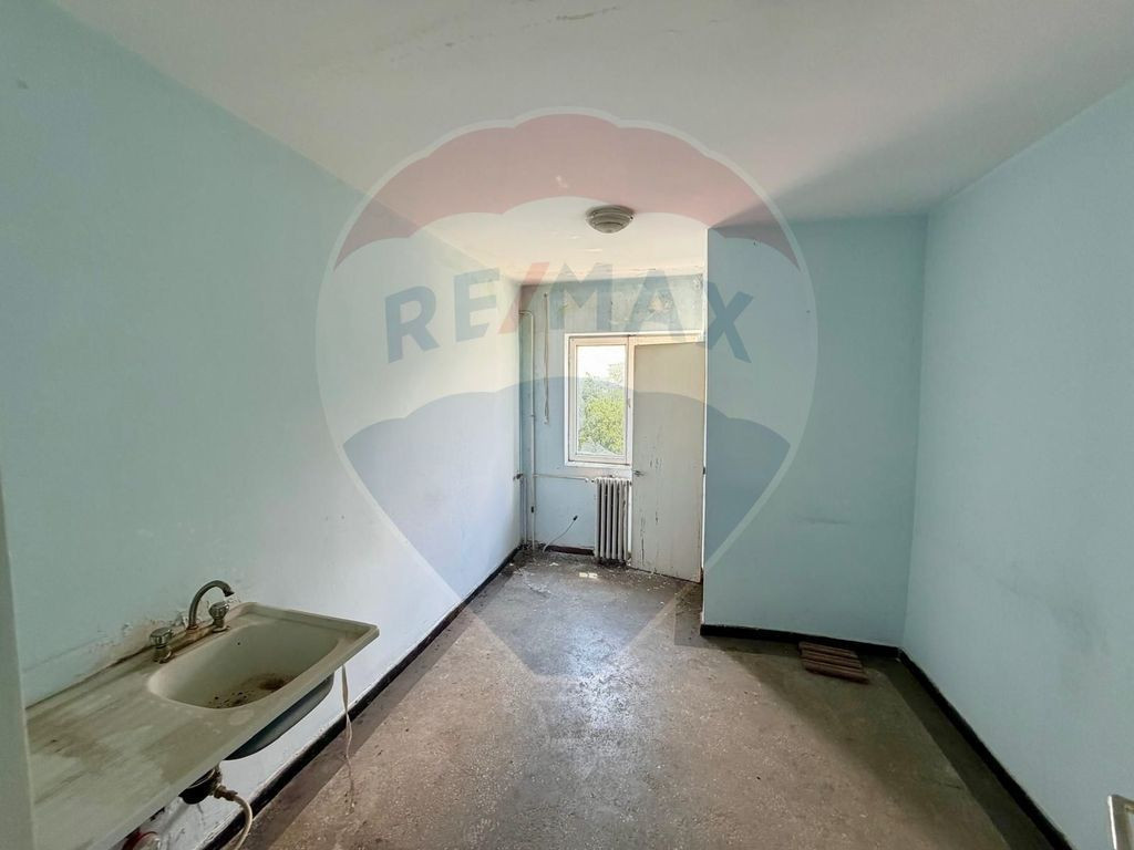 Apartament cu 3 camere de vânzare în zona Brailei
