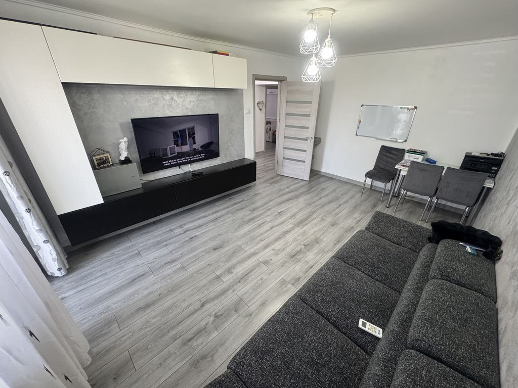 Apartament 3 camere zona Km 4 5 Renovat cu Centrala
