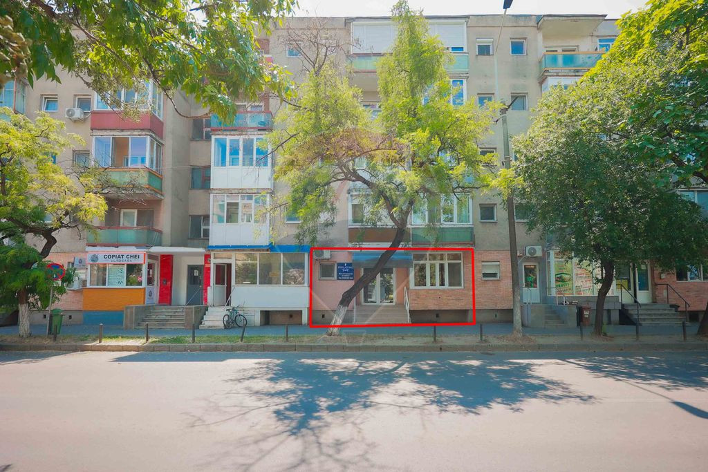 Spațiu comercial de închiriat, cu vad stradal intens pe...