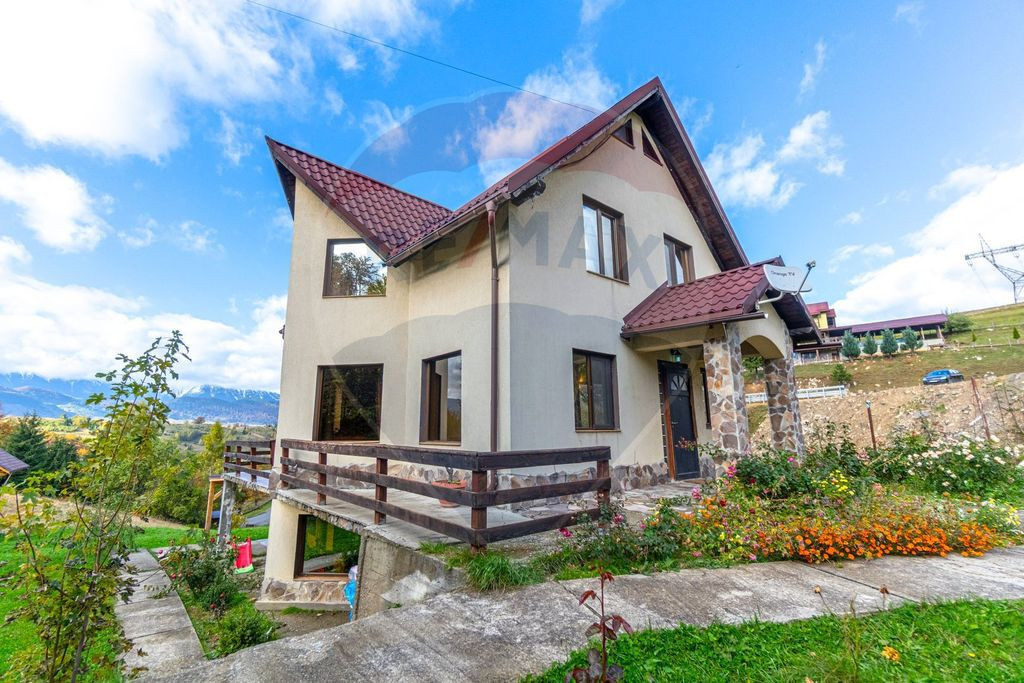 CASA DE VACANTA | 4 camere| de vânzare în FUNDATA, BRA?...