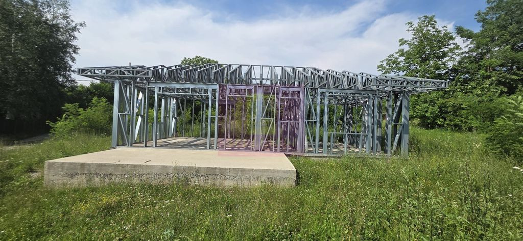 Casa pe structura metalica si teren de 757 mp de vanzare ...
