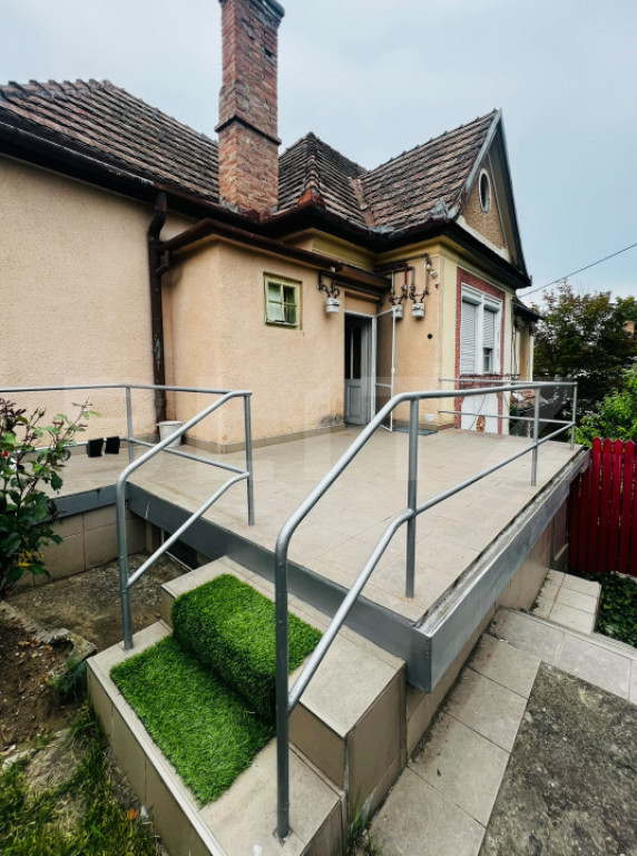 Apartament 2 camere, 74 mp, renovabil, zona Ultracentral