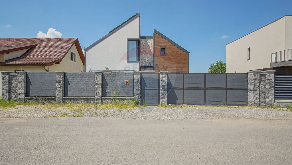 Casă modernă premium de închiriat,4 camere,Curte gener...