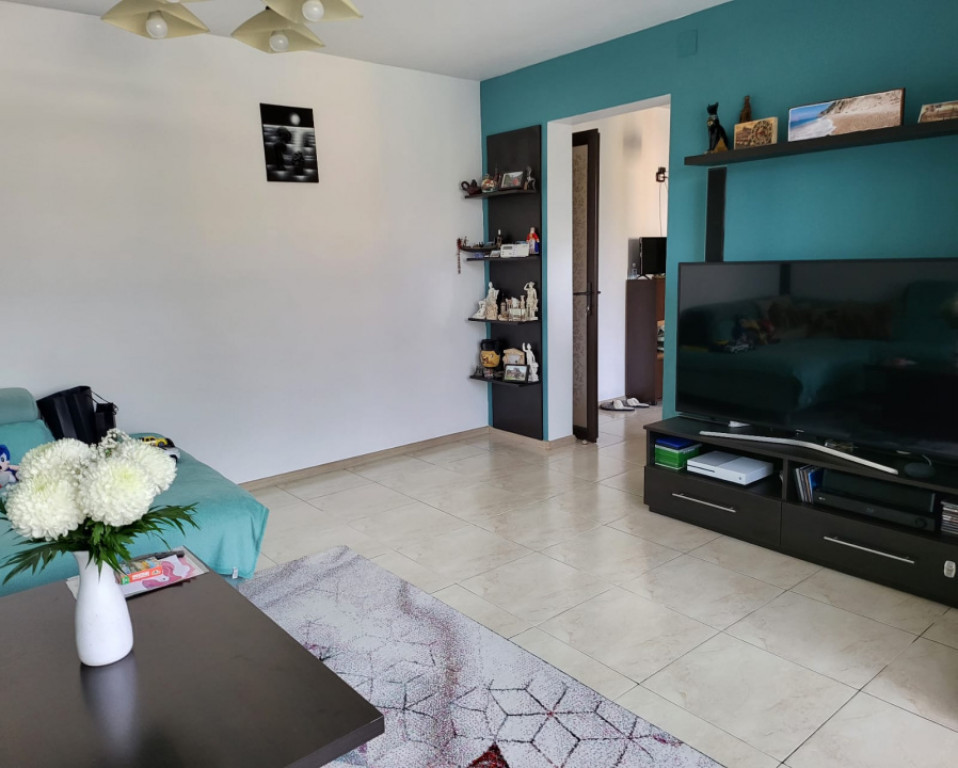 Apartament 4 camere, decomandat, 80 mp, zona Calea Bucuresti